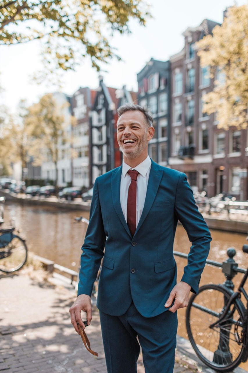Lichte, zilverblauwe merksfeer die staat voor rust en eenvoud